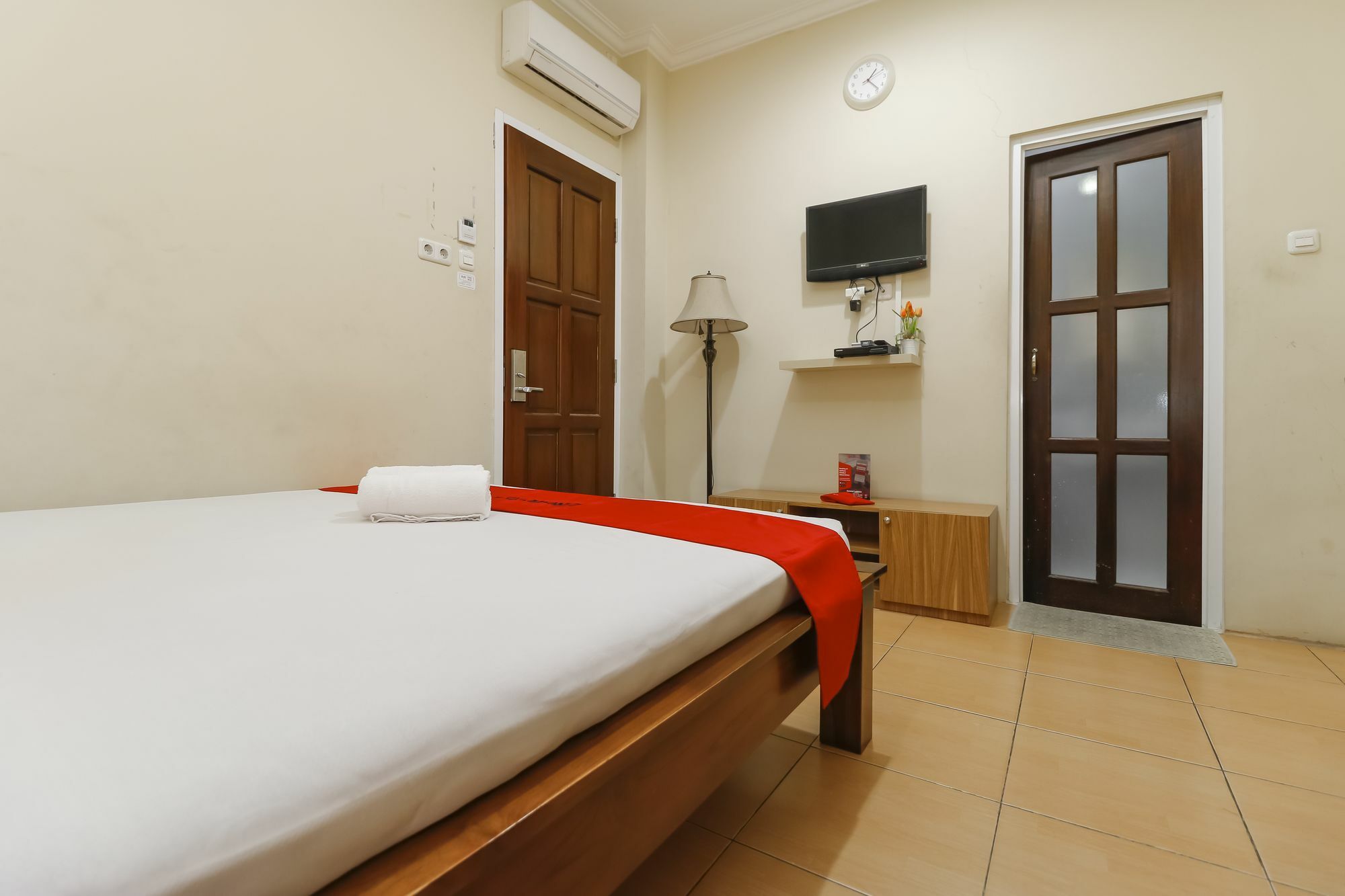 Hotel Reddoorz @ Kwitang Jakarta Exterior foto