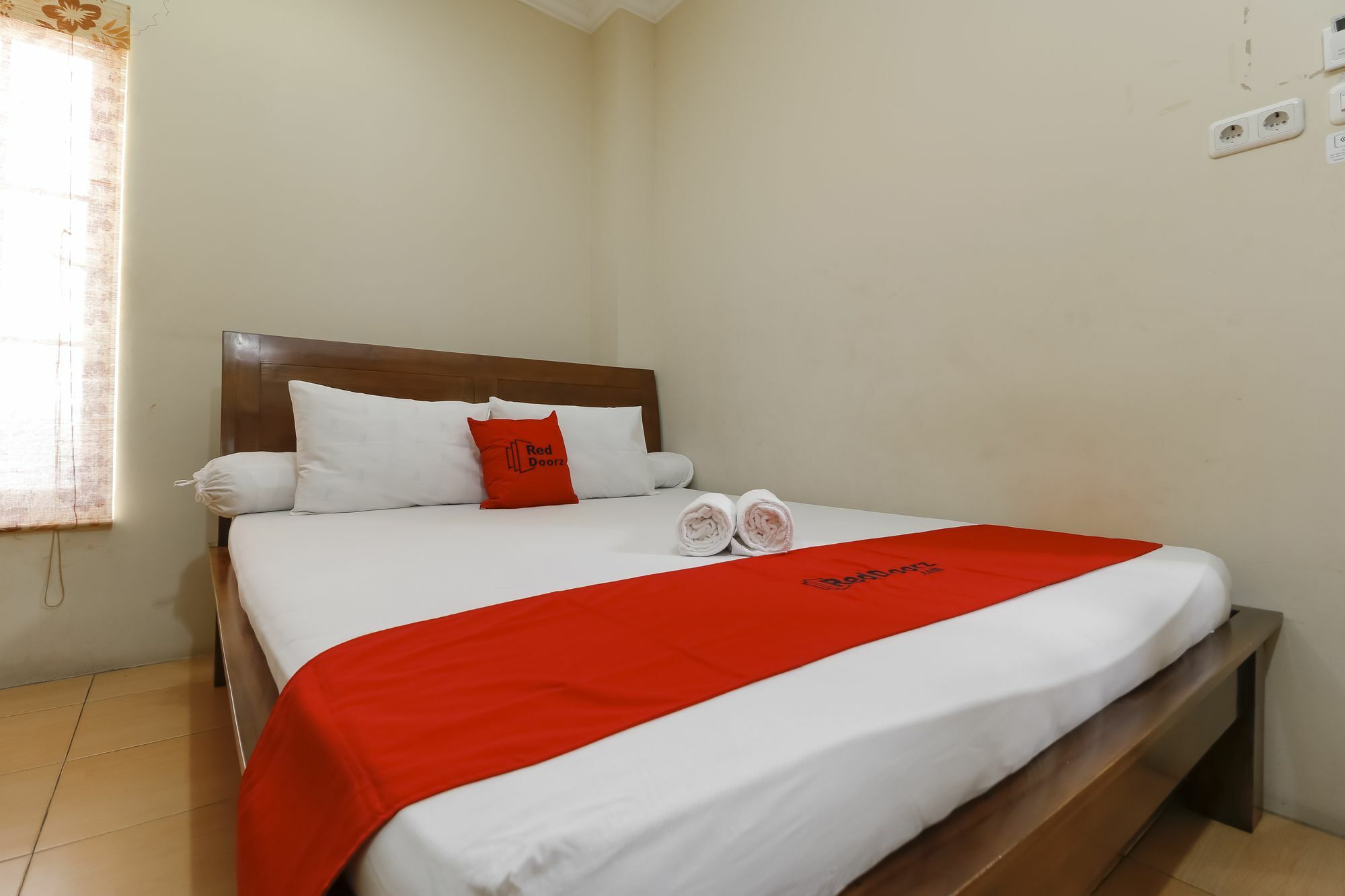 Hotel Reddoorz @ Kwitang Jakarta Exterior foto