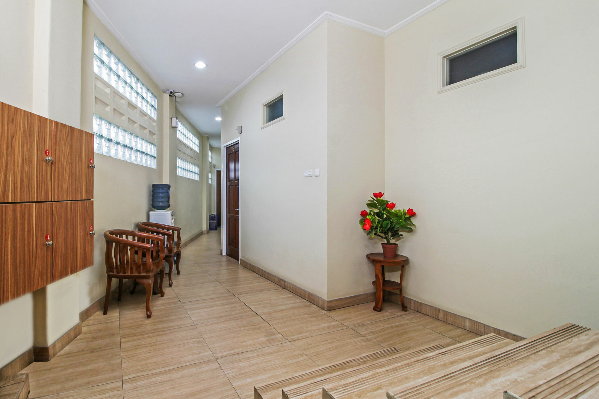 Hotel Reddoorz @ Kwitang Jakarta Exterior foto