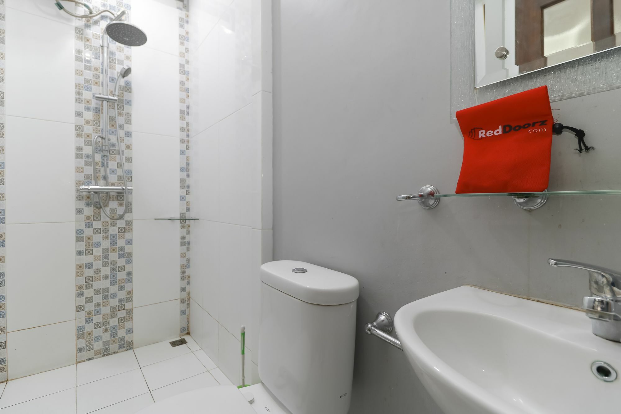 Hotel Reddoorz @ Kwitang Jakarta Exterior foto