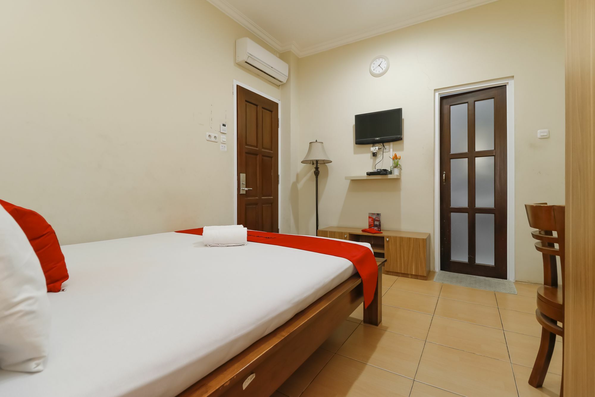Hotel Reddoorz @ Kwitang Jakarta Exterior foto