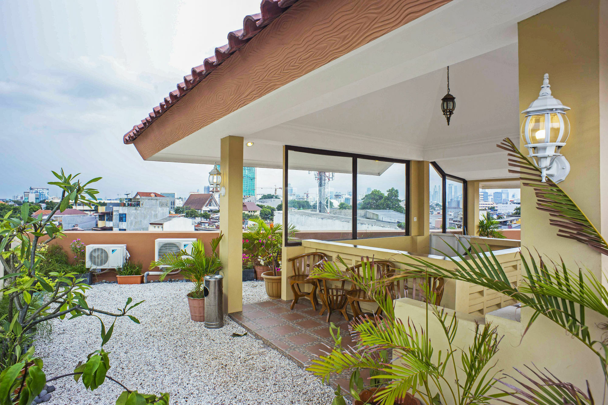 Hotel Reddoorz @ Kwitang Jakarta Exterior foto